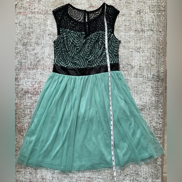 ModCloth floral lace tulle dress | Starlet’s Web | sweetheart neckline retro - Picture 11 of 16